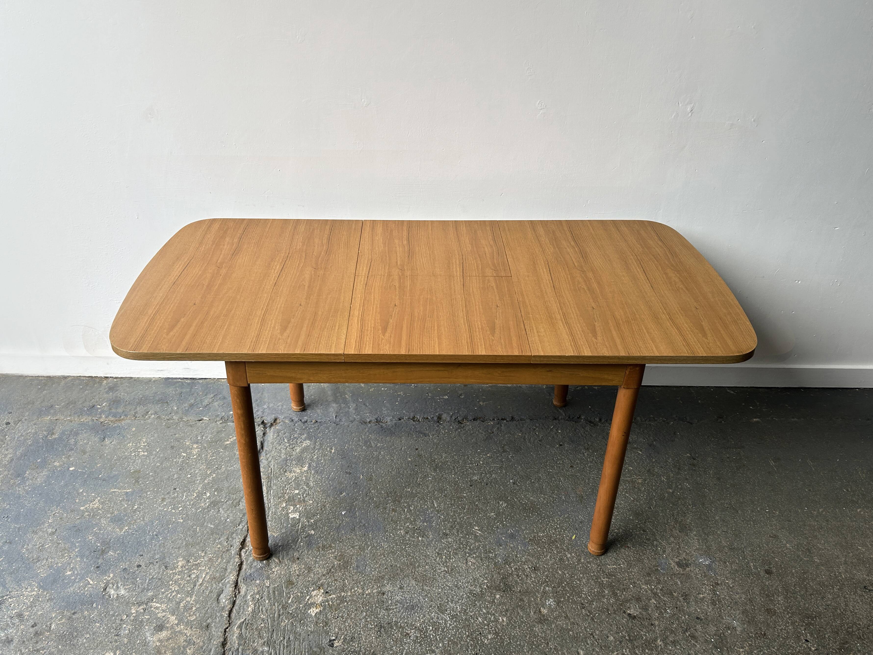Mid-Century modern extending dining table by Schreiber Furniture