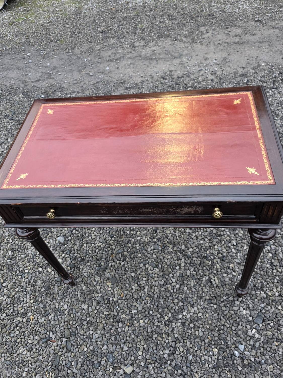 Bureau plat en acajou du XXe