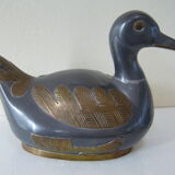 Duck empty-metal pocket