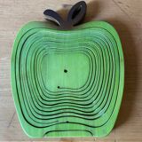 Apple-shaped fruit basket or trivet