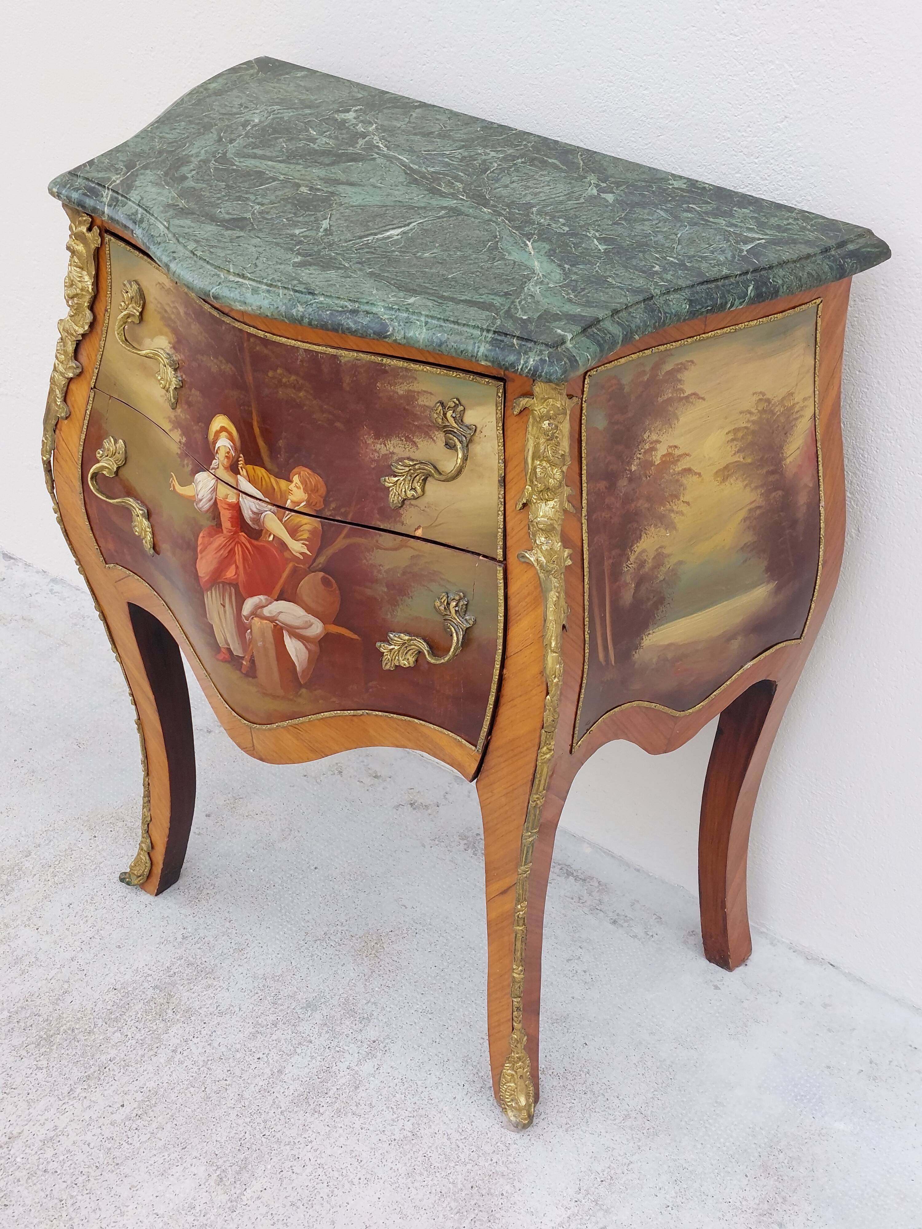 Louis XV curved chest of drawers in Martin varnished marquetry