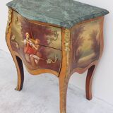 Louis XV curved chest of drawers in Martin varnished marquetry