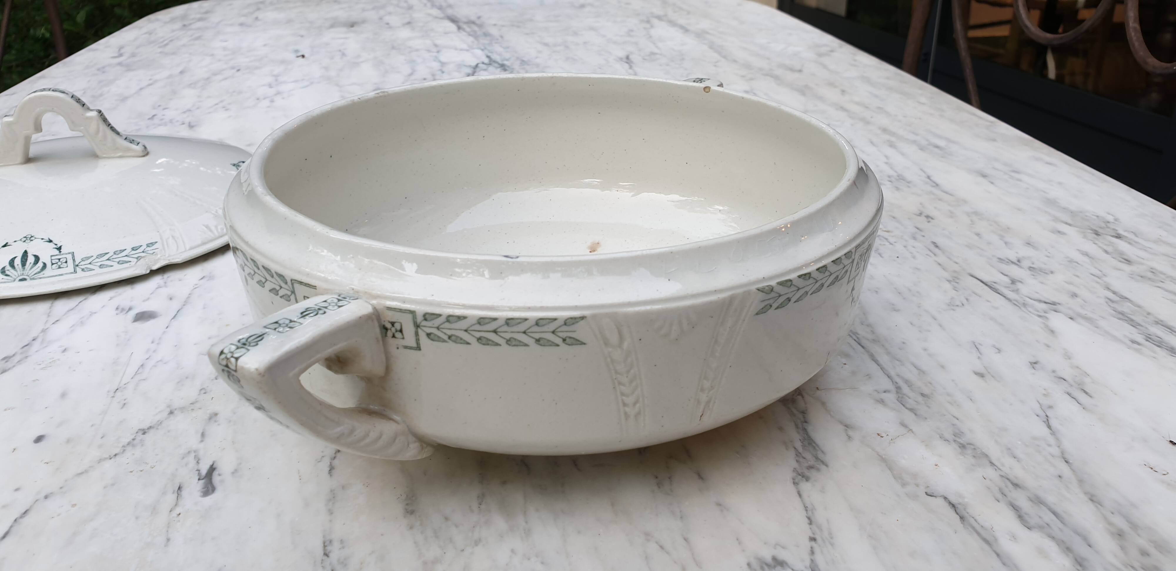 Terre de Fer Gien soup tureen, Clara model