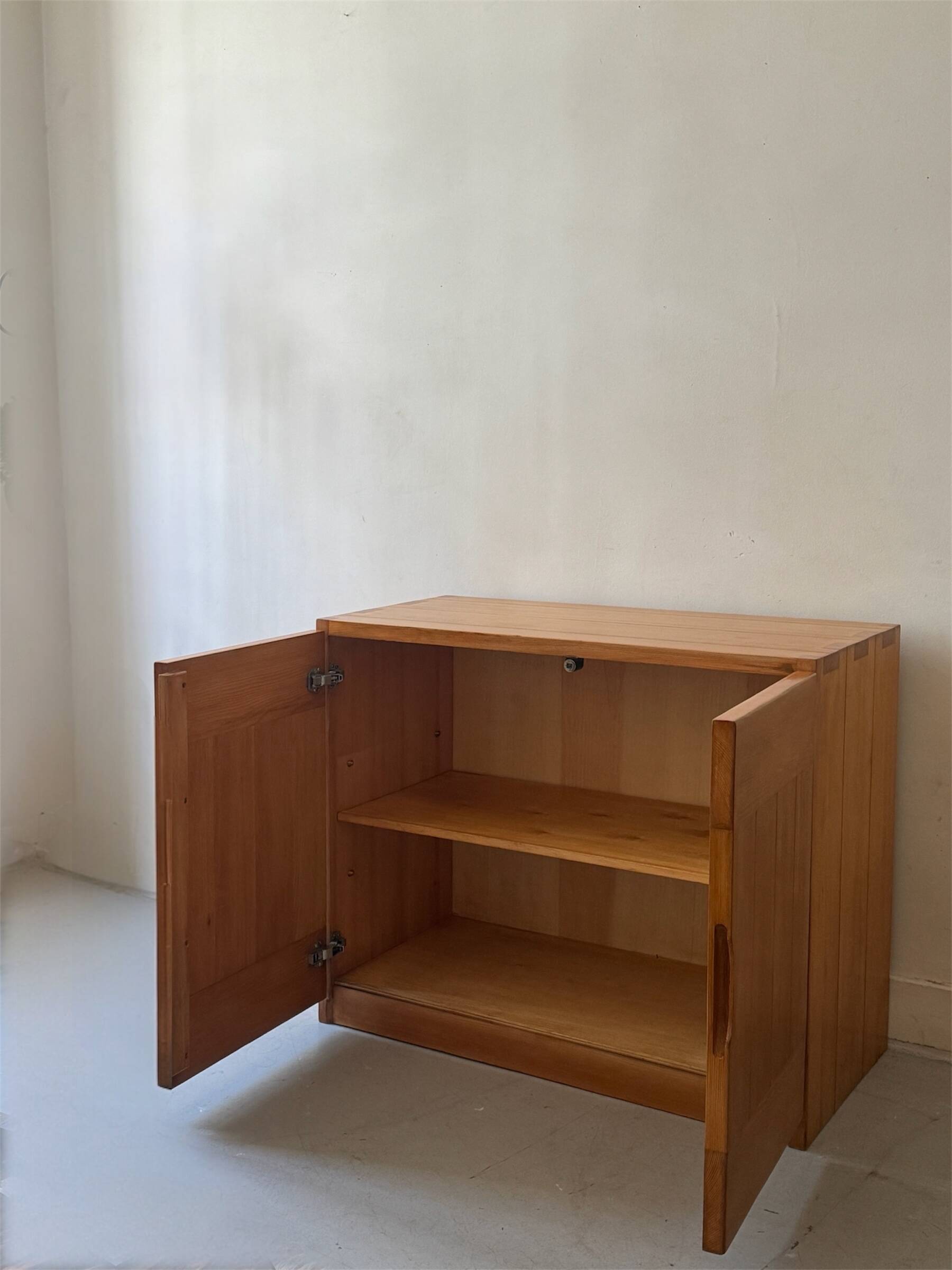 Buffet design en bois orme & pin collection Savoie, Maison Regain 1970
