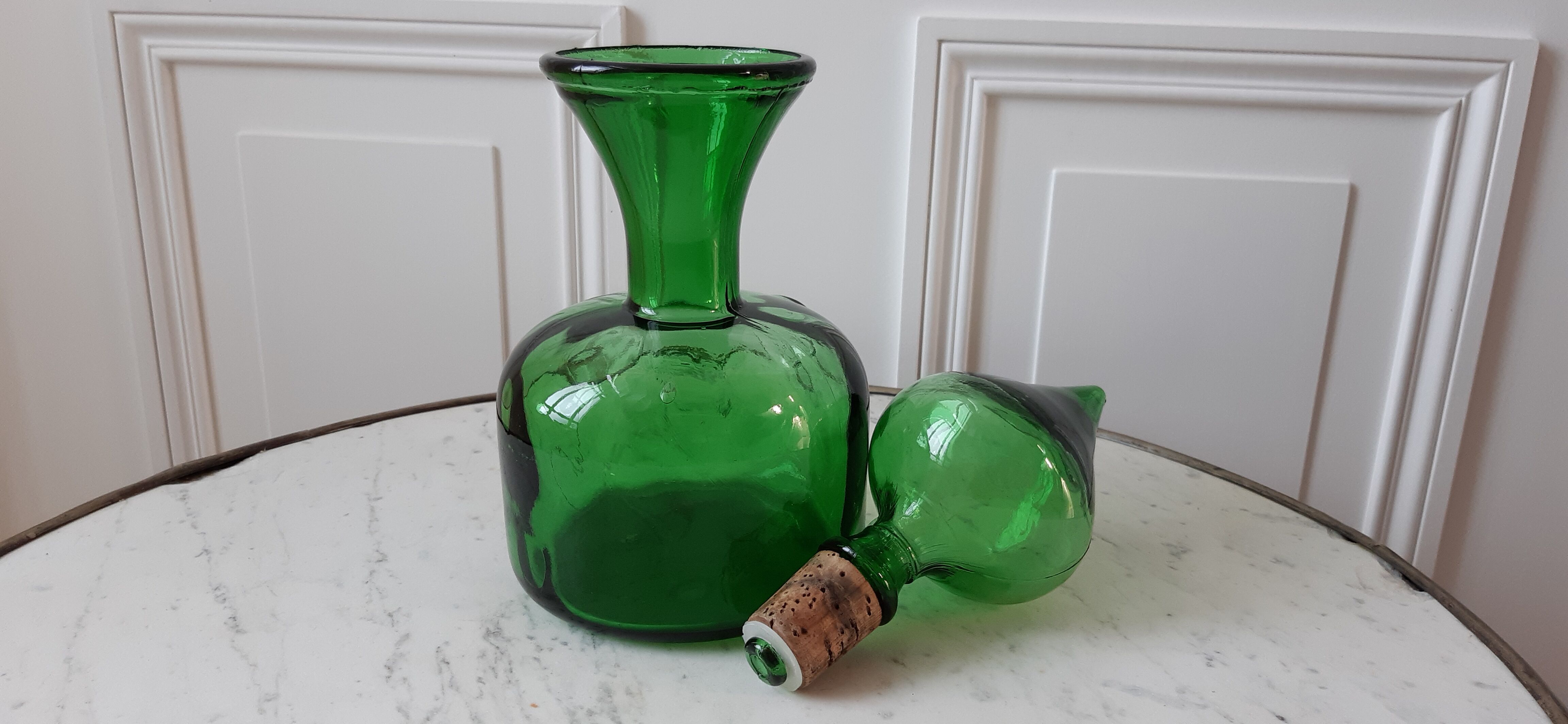 Carafe italienne en verre vert années 70