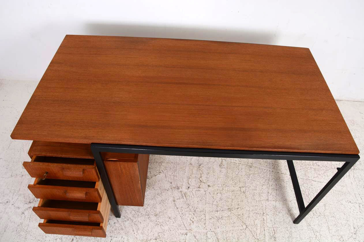Bureau des années 50 en teck et métal.