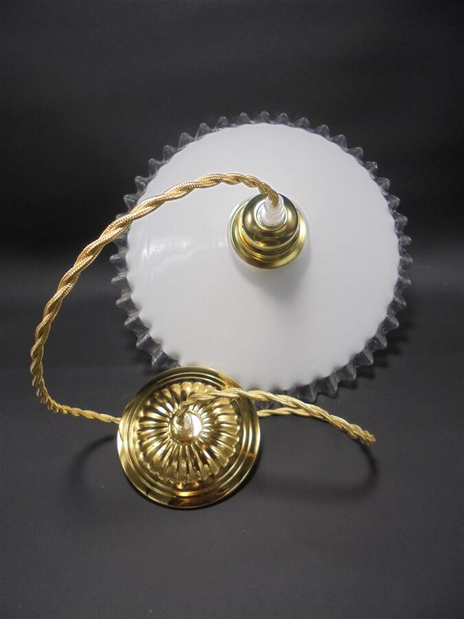 Suspension en opaline