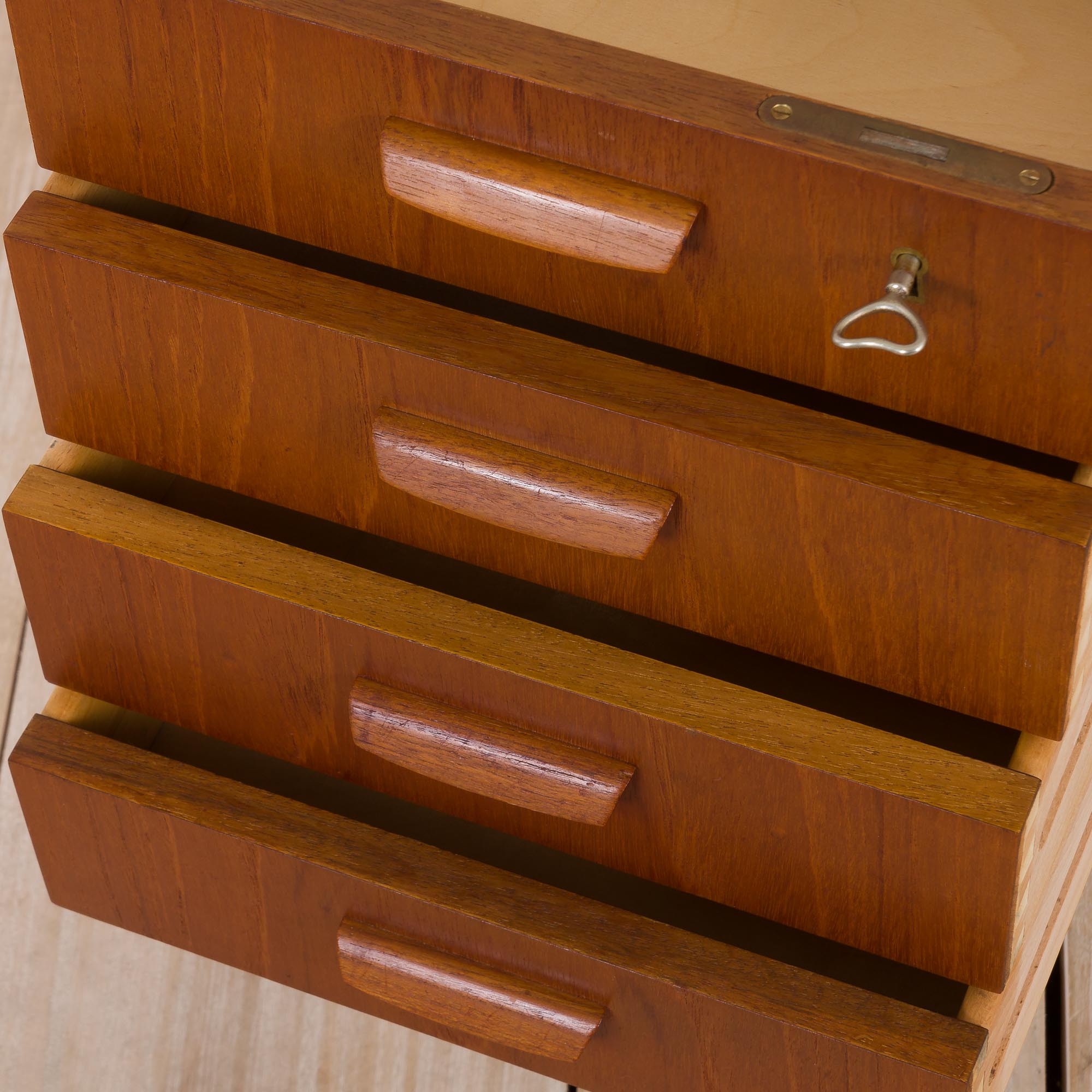 Mid Century free standing bullet shape executive teak desk by H.P. Hansen, Denmark, 1960s