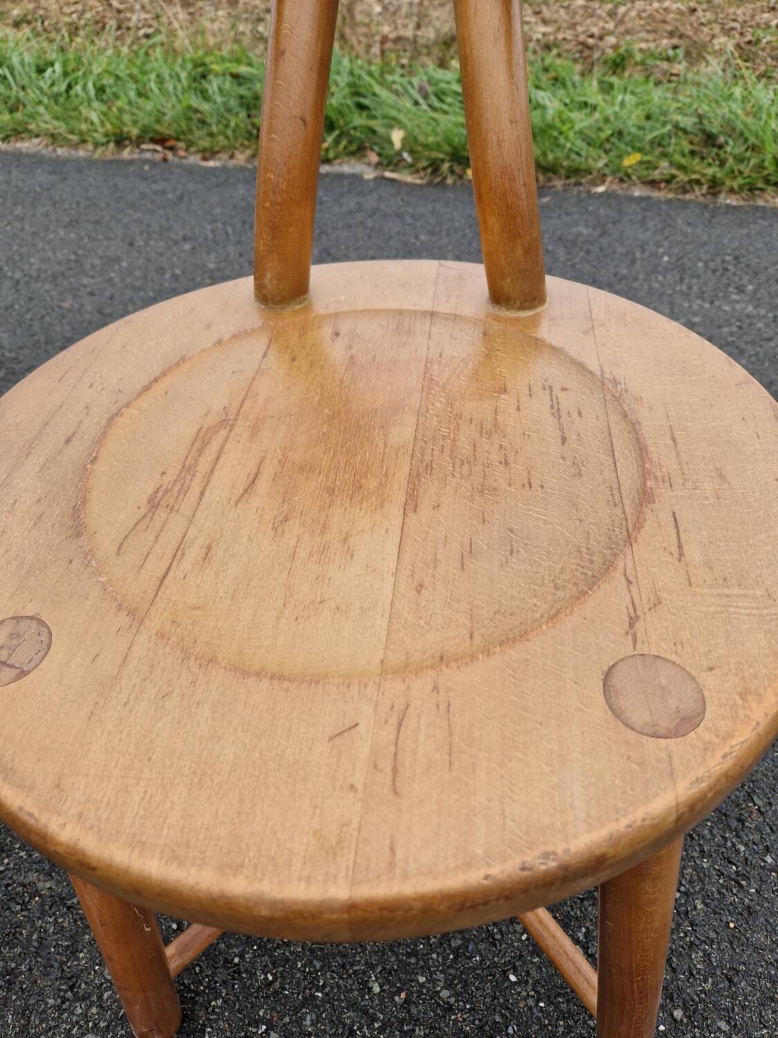 Set of 4 solid organic chairs