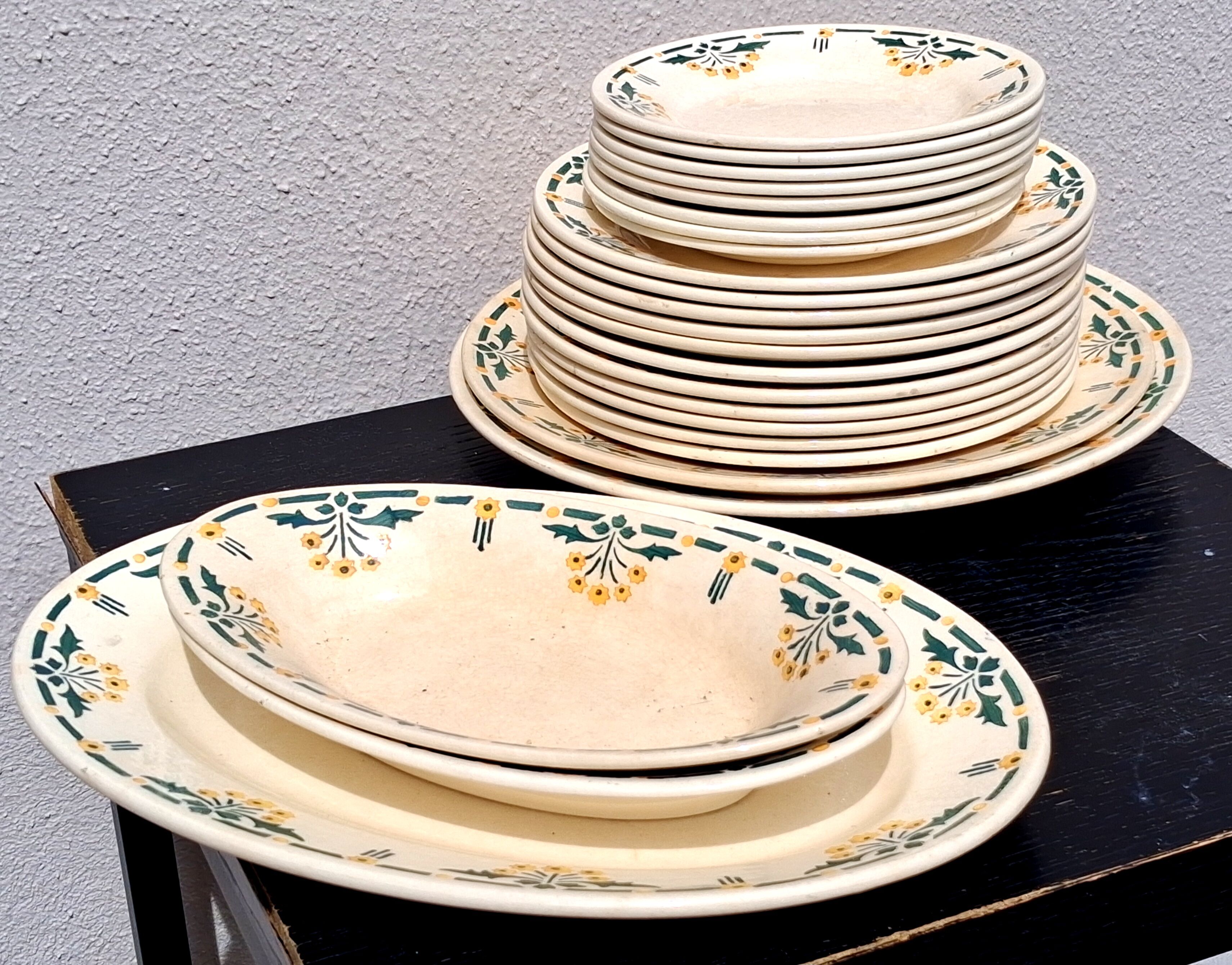 Dining table service, ironstone, Choisy le Roi