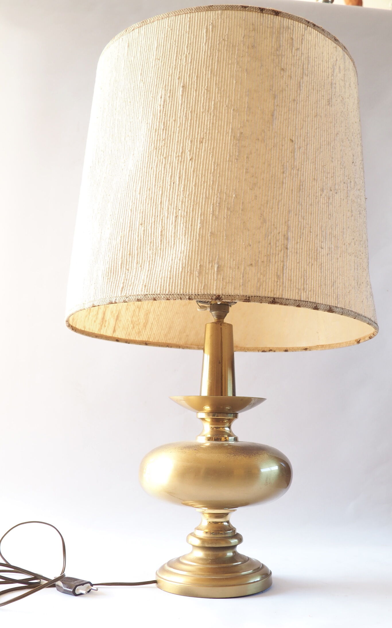 Grande lampe pied métal doré