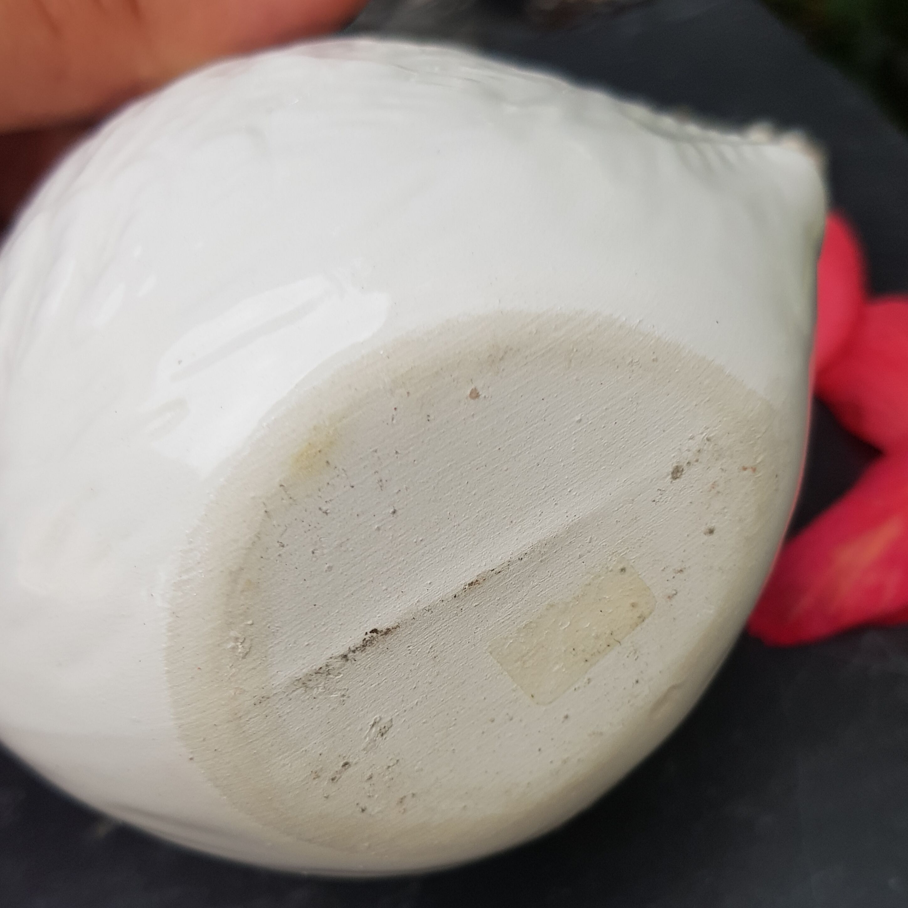 Ceramic ring holder swan