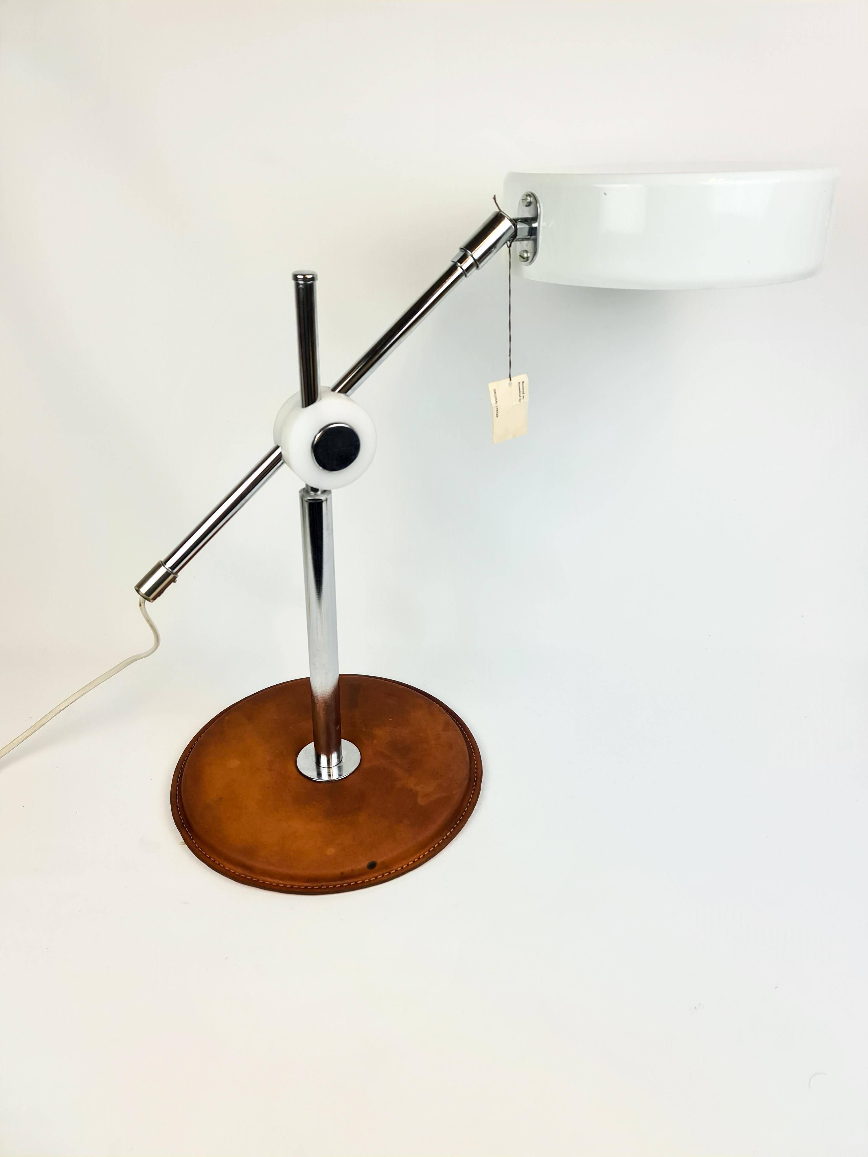 Atelje Lyktan desk lamp in chrome and vintage brown leather, mid-century, Sweden.