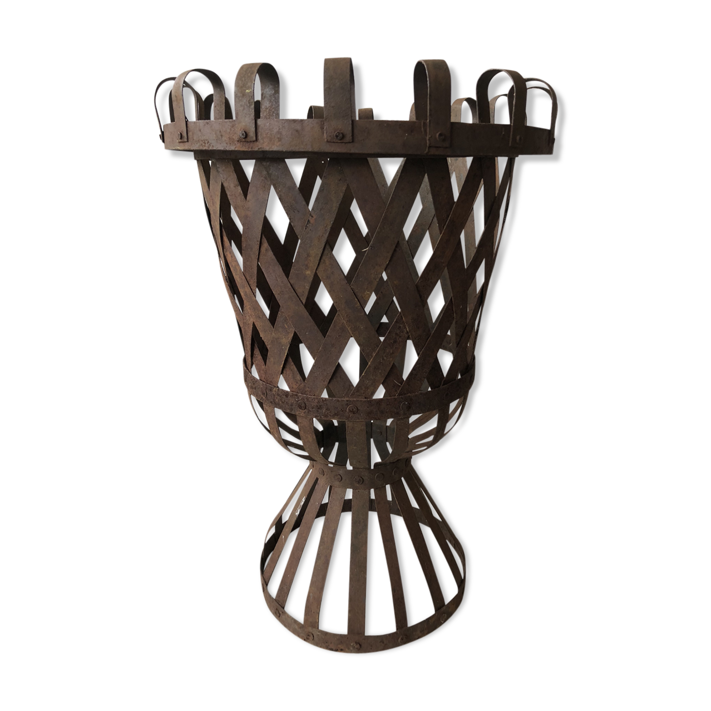 Cache pot Medici in wrought iron riveted Assembly