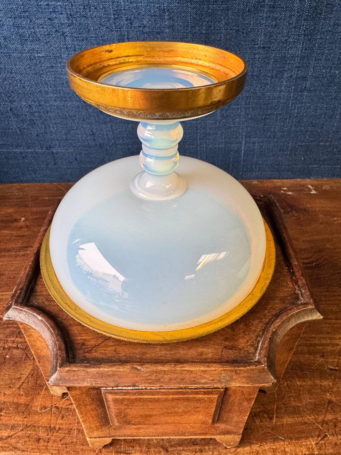 Coupe en opaline sur pied, époque Charles X
