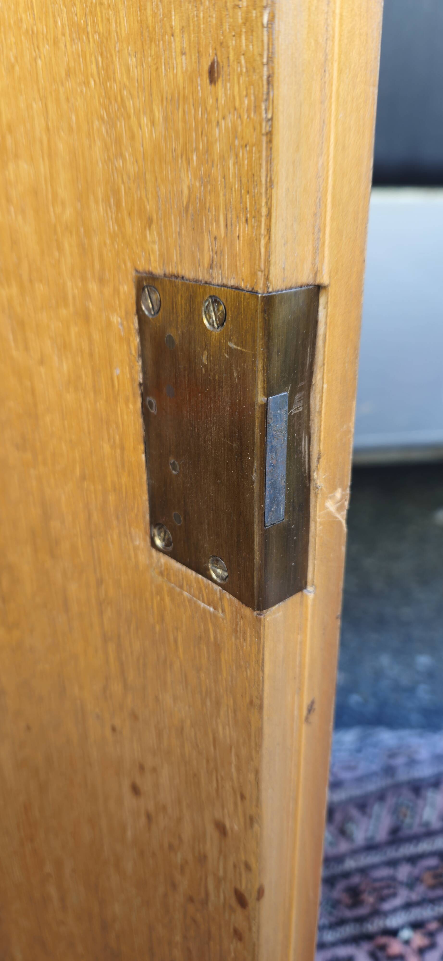 Half-moon commode in burl wood with a marble top.