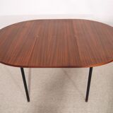 Expandable round dining table