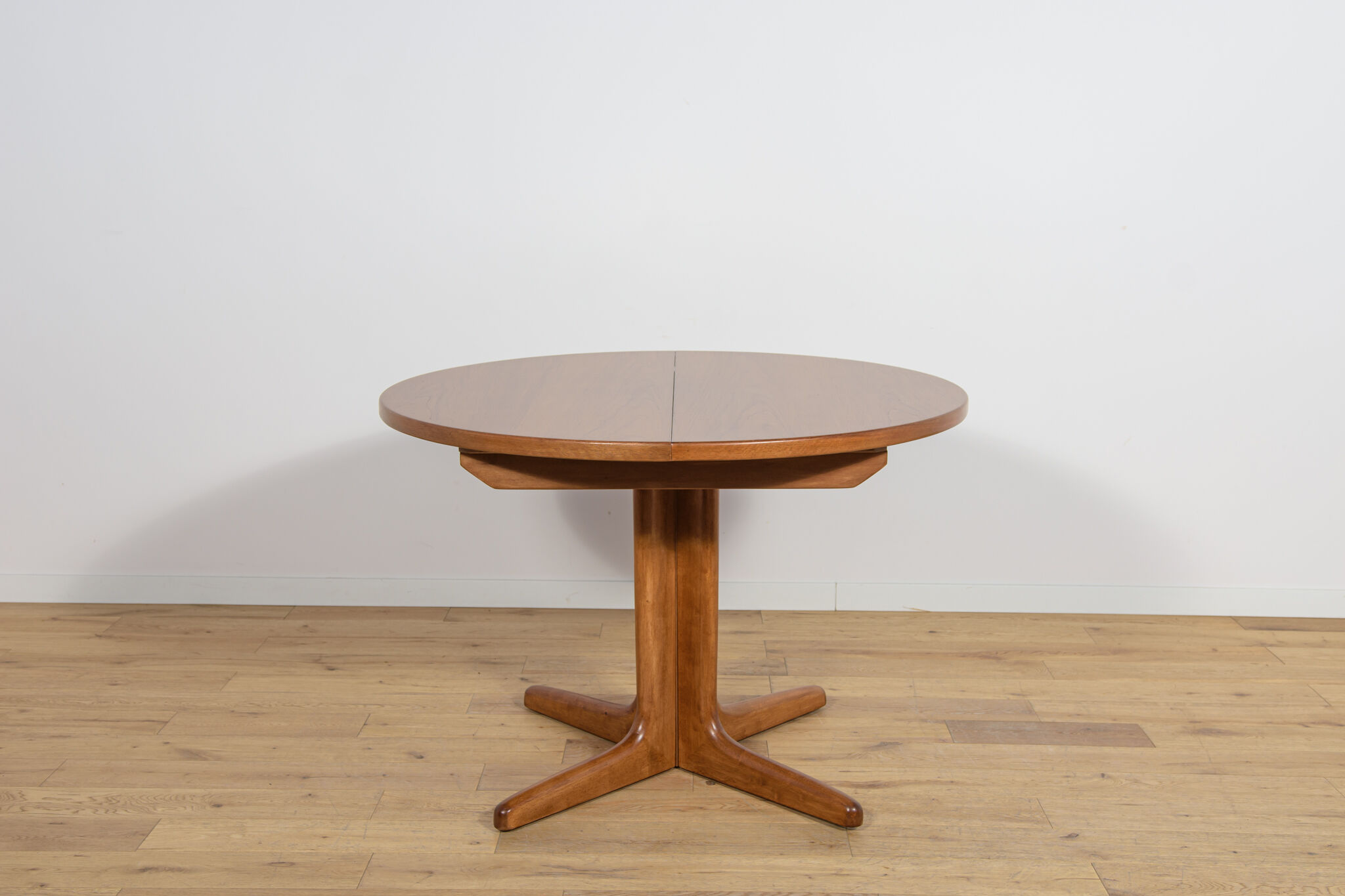 Table à manger ronde extensible en teck des années 1950, Royaume-Uni