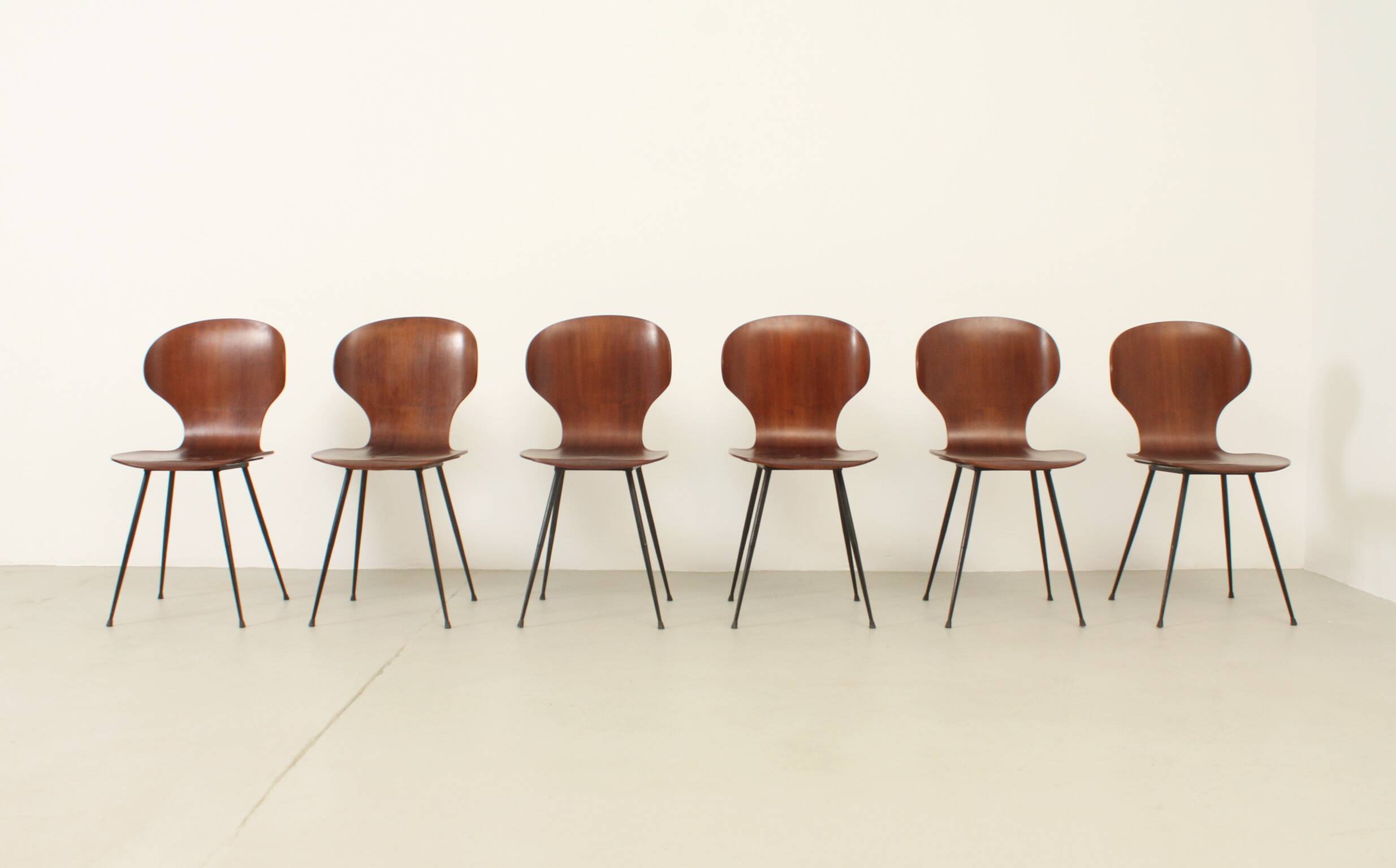 Six plywood chairs by Carlo Ratti, Italy, 1950s.