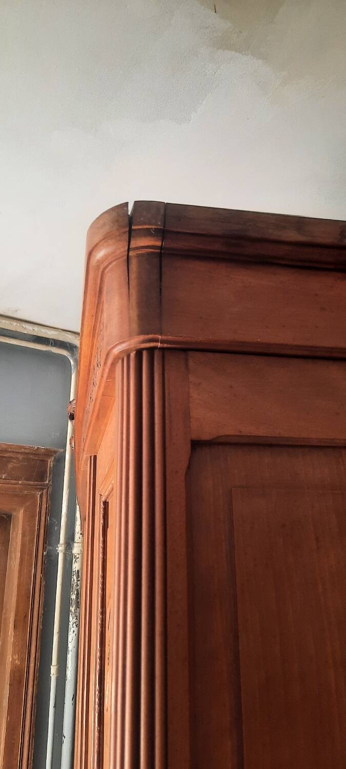 Armoire style louis XVI