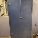 Metal workshop cabinet