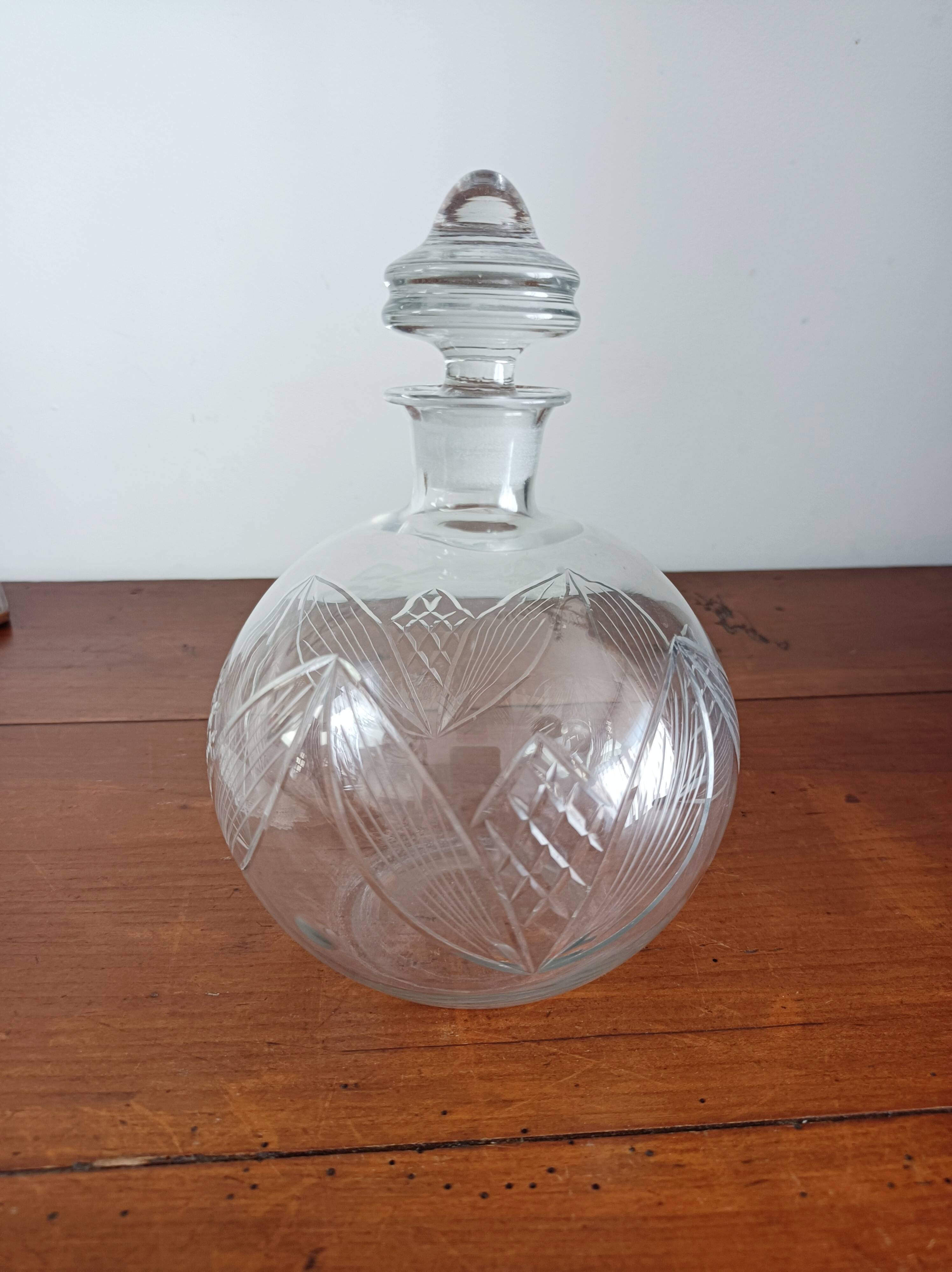 Carafe en verre gravé