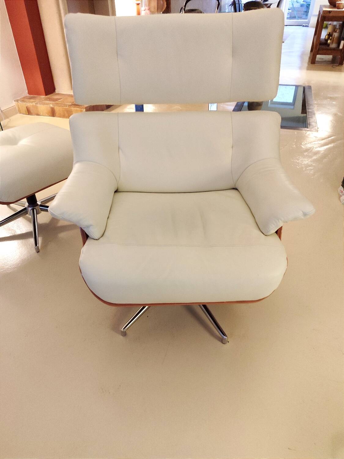 Lounge chair and ottoman