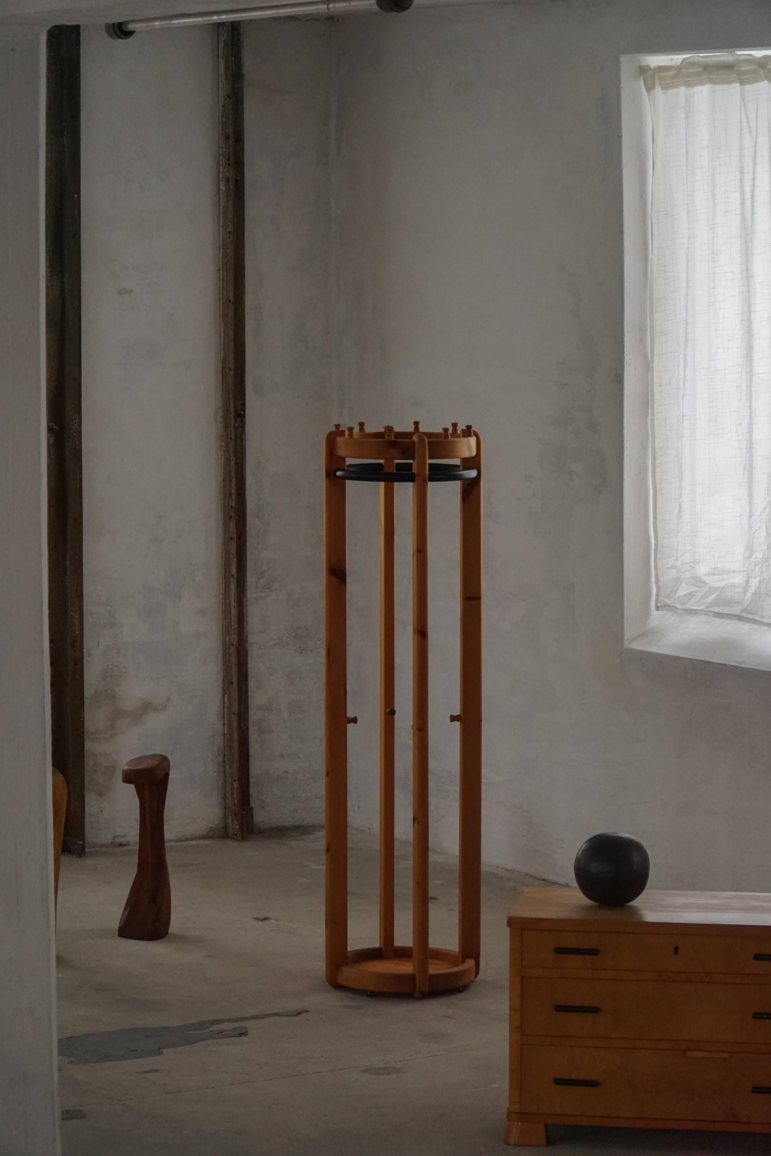 Modern Danish, brutalist round coat rack in solid pine, cylindrical shape, 1970s.
