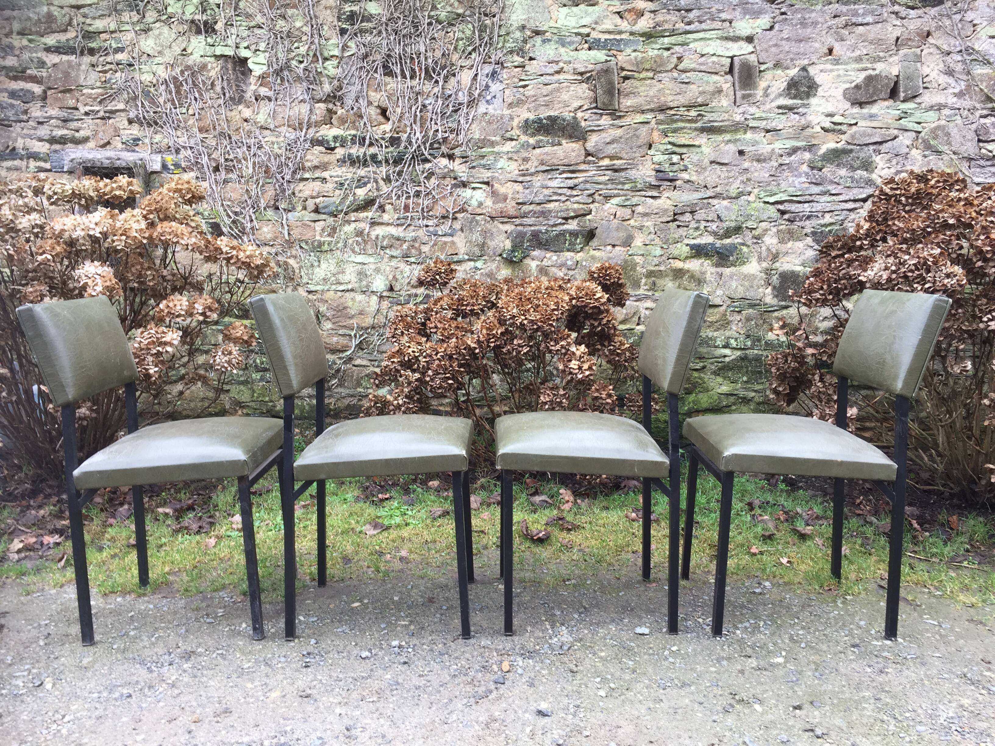 Vintage chairs guariche stone in Skaï green bottle and base in metal square tube.