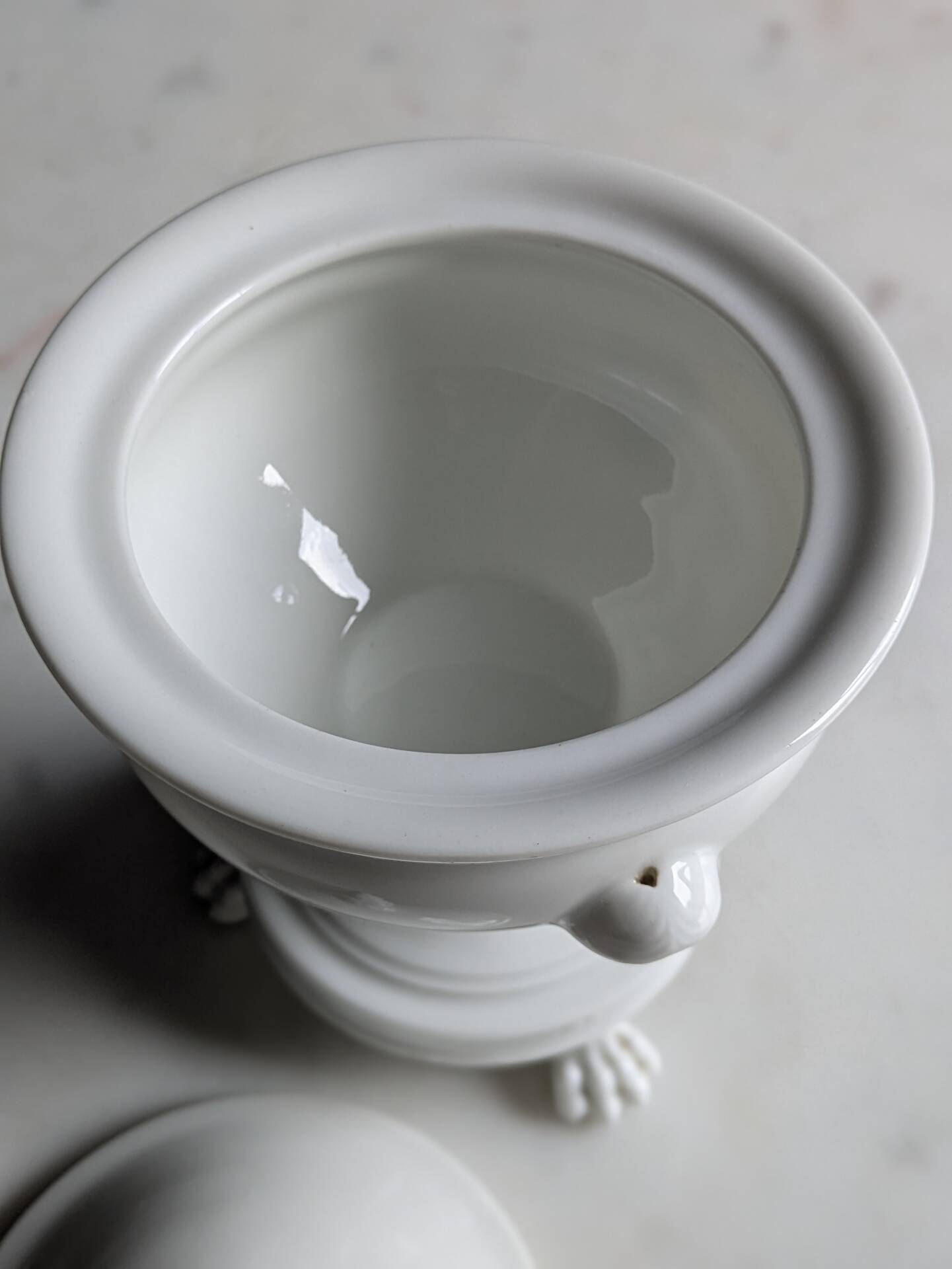 White porcelain confiturier with lion paws and masks. 19th century.