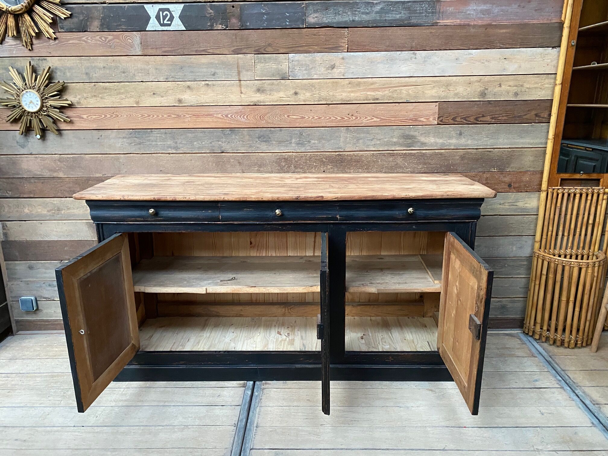 3-door skated buffet