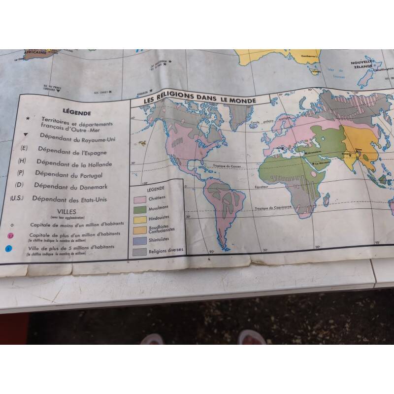 Laminated world map by P. Serryn 1972