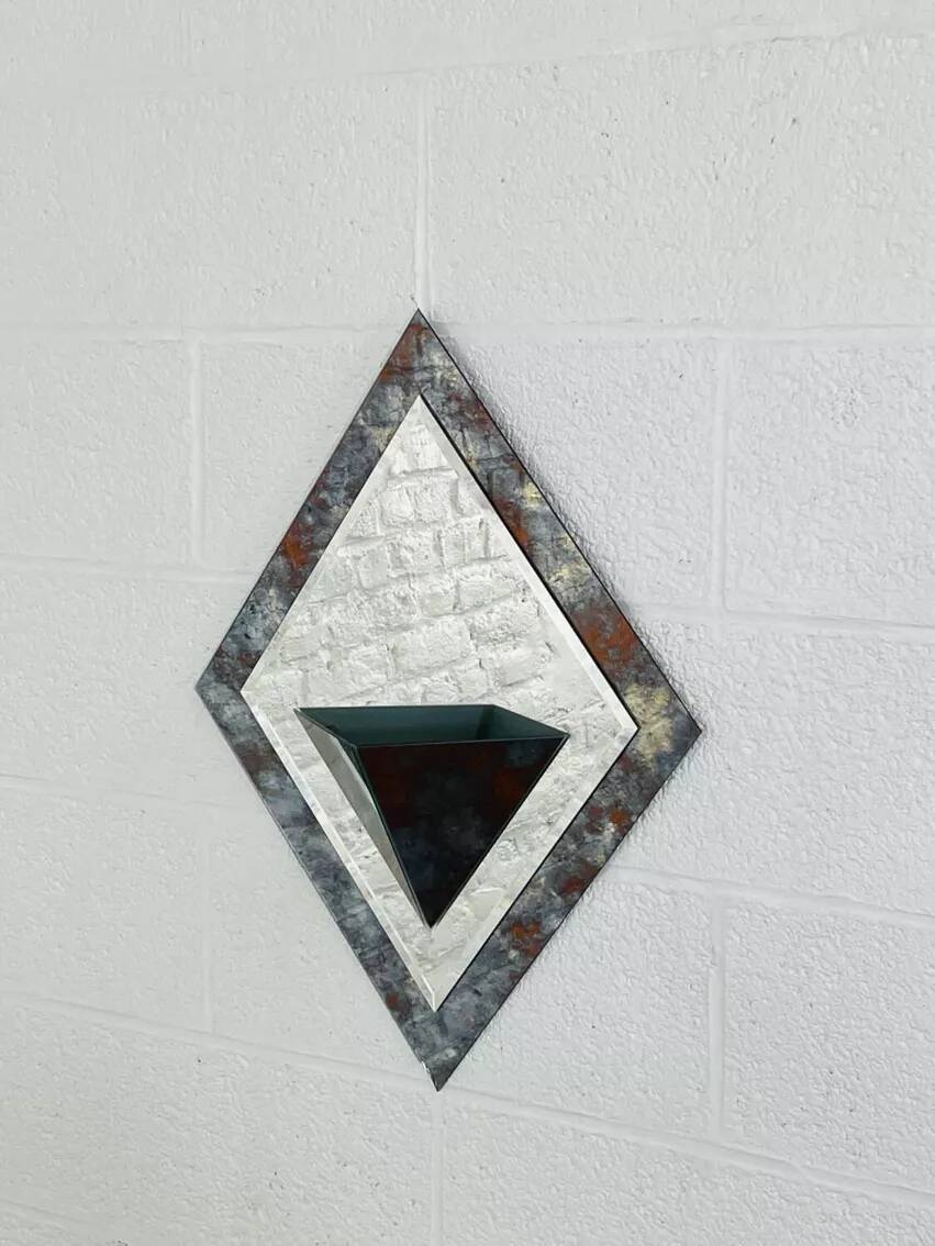Miroir Art Deco années 40 forme losange avec cache pot intégré