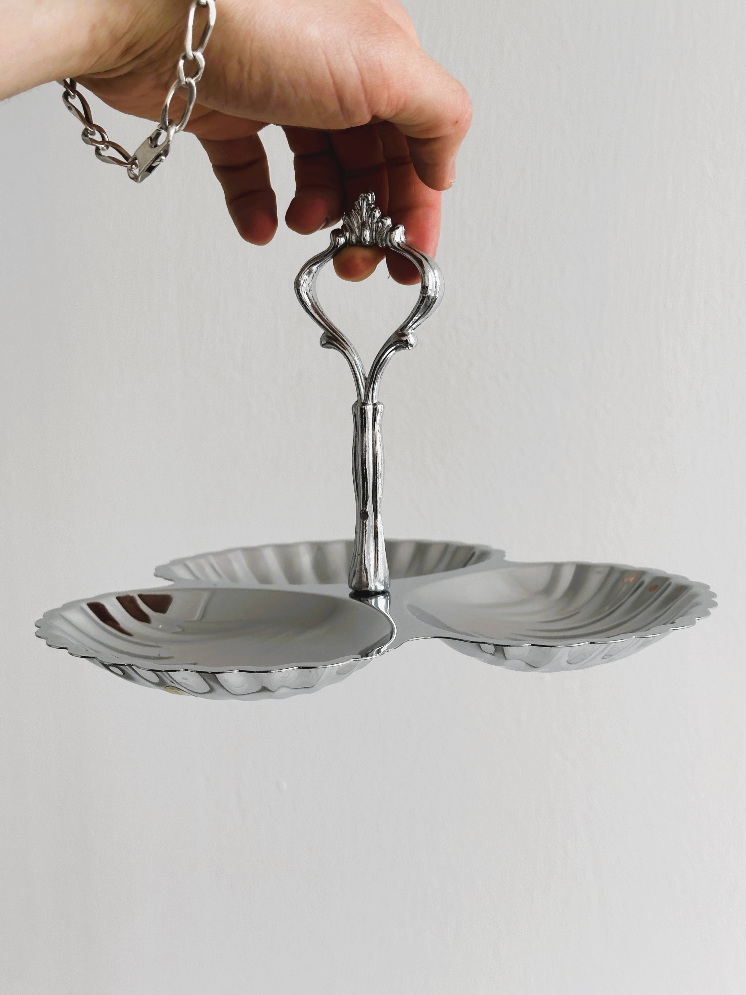 Compartmentalized dish in light metal