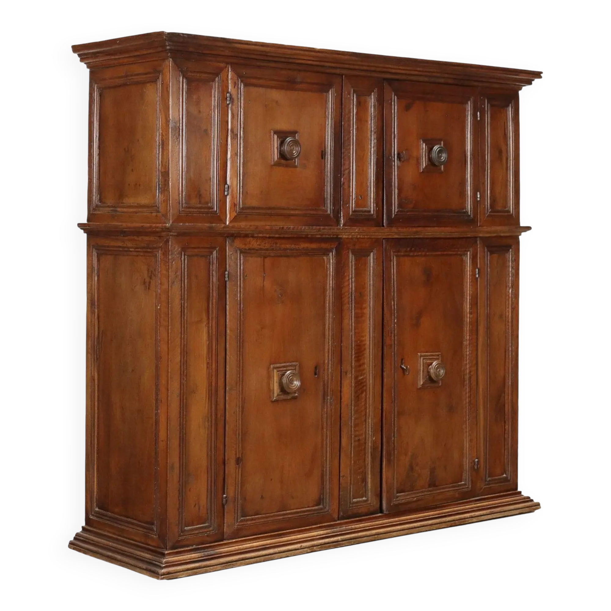 Buffet ancien à double corps, début XVIIe siècle, portes en noyer