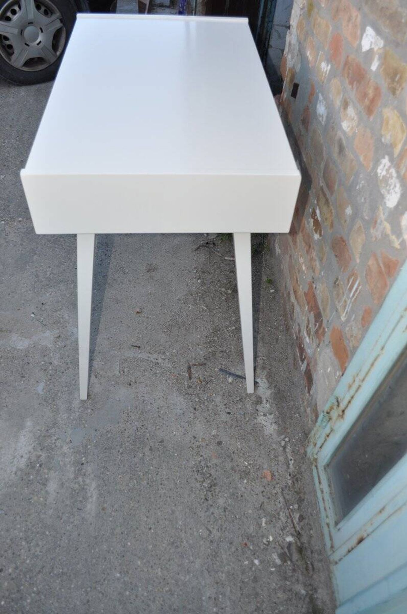 Mid-Century desk/console in dark blue and beige painted wood – Hungarian design from the 1960s.