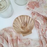 Shell-shaped brass catchall