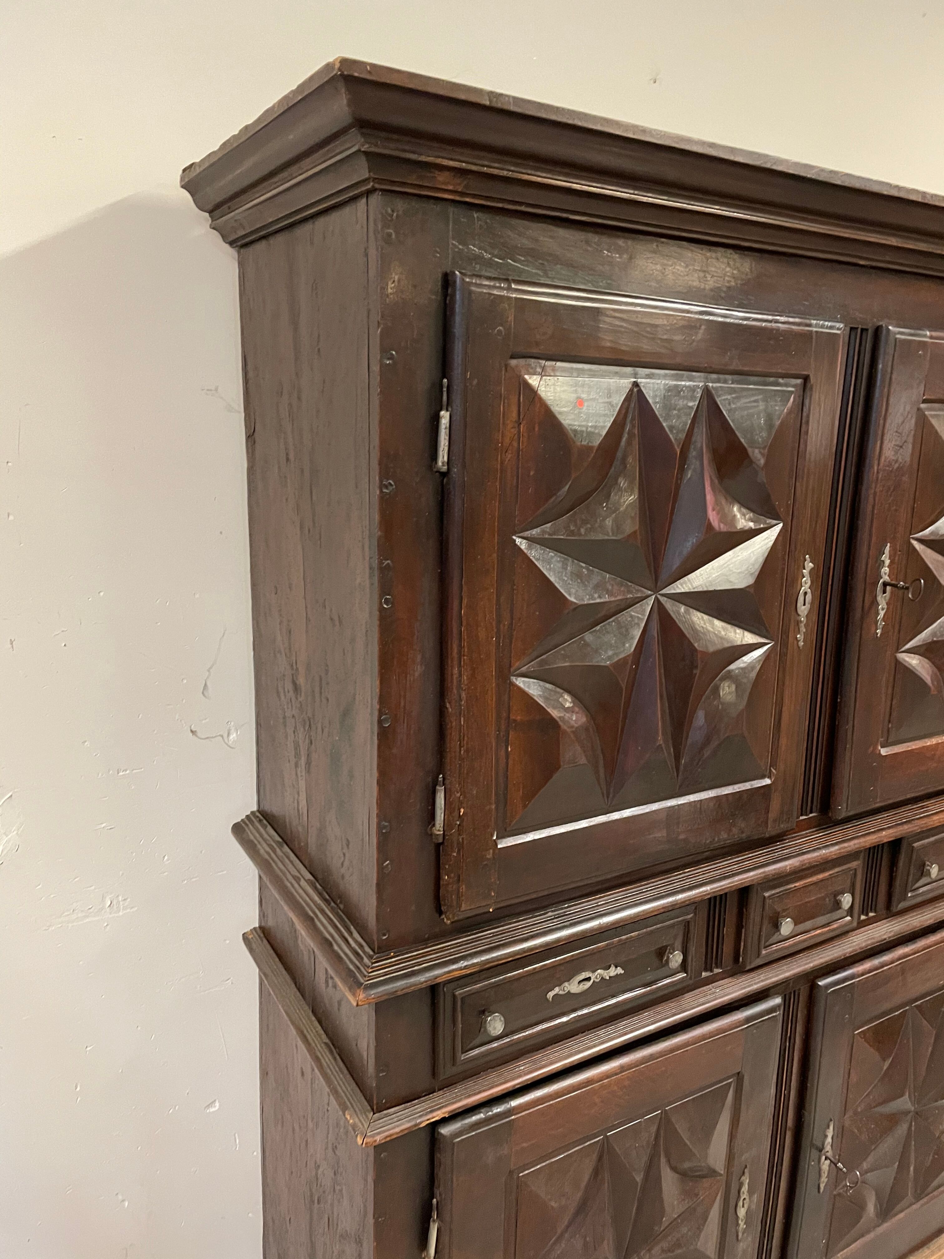 Meuble 4 porte armoire ancienne Louis xIII cabinet