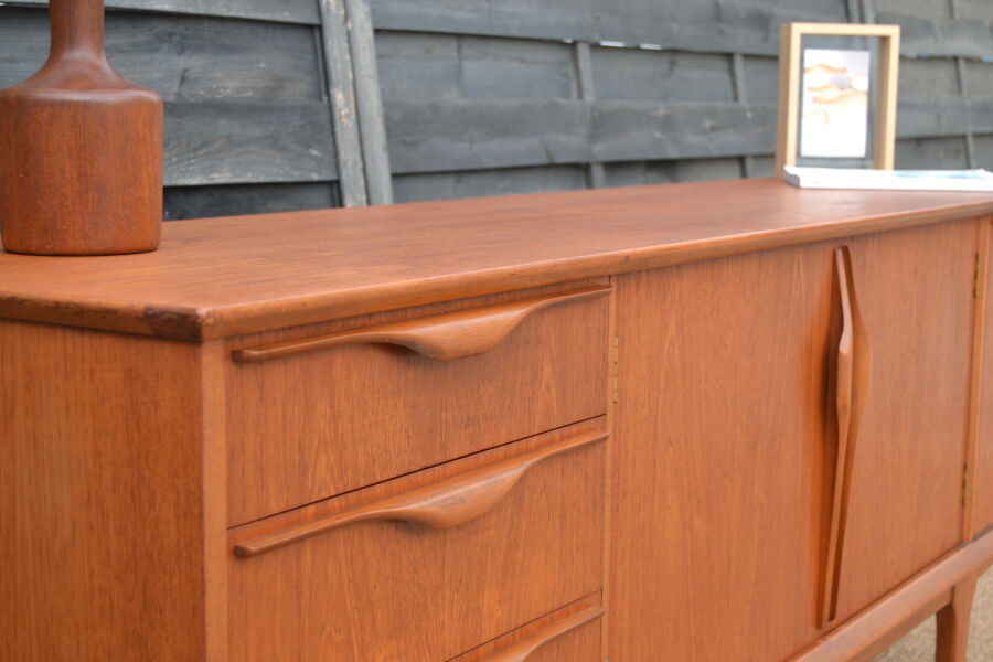 Sideboard by Jentique – "wave" handles * 183 cm