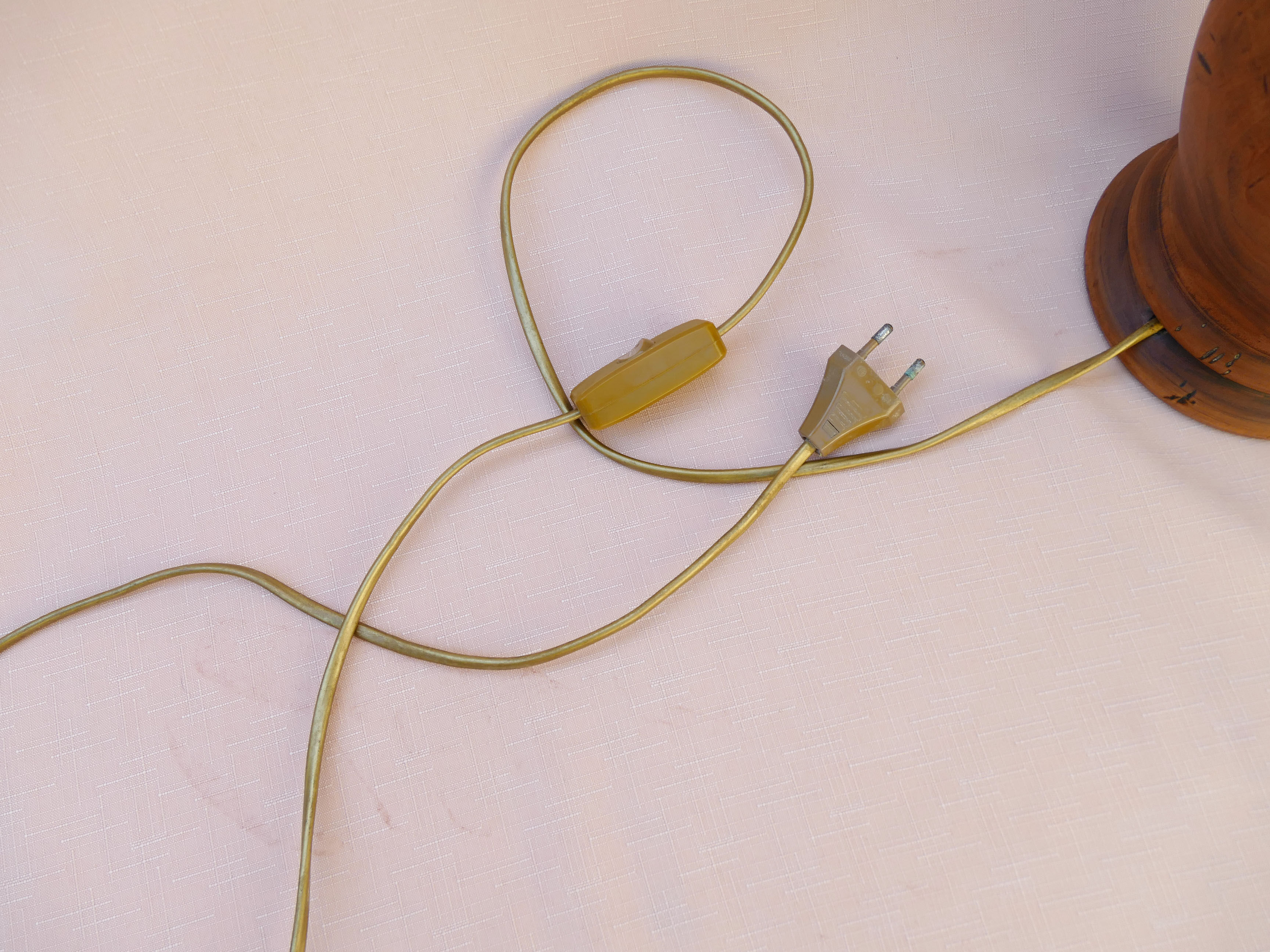 Vintage table lamp made of wood, opaline and brushed brass