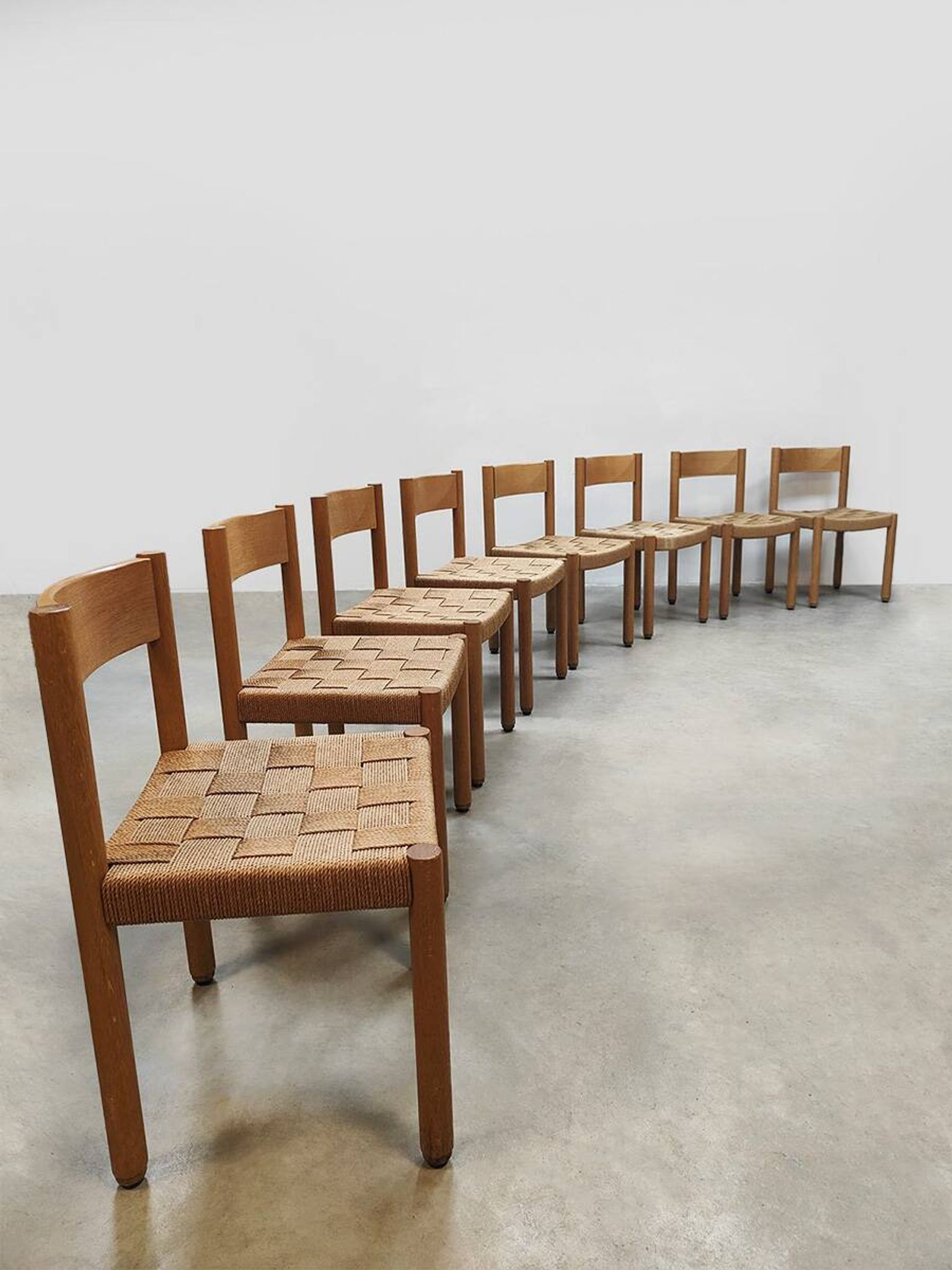 8 chaises vintage en corde et chêne