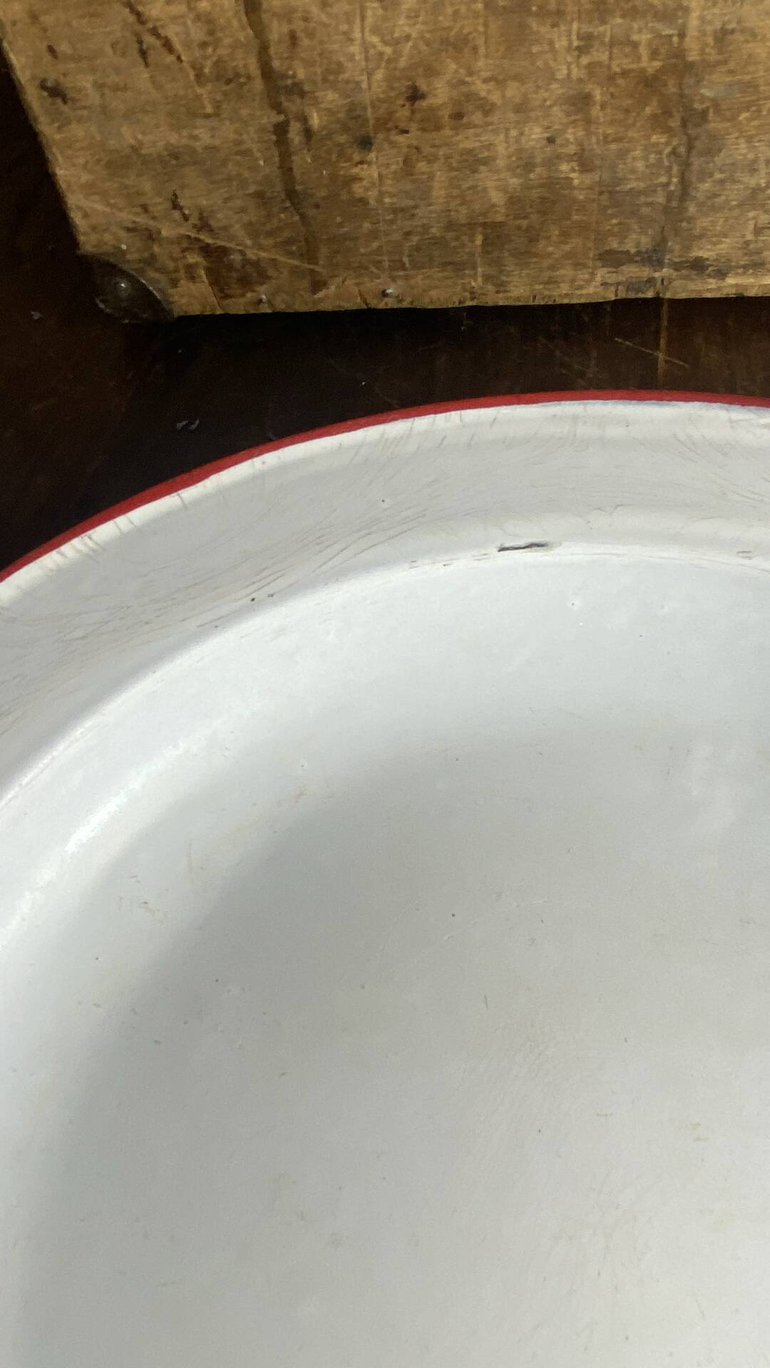 Enamelled metal plates