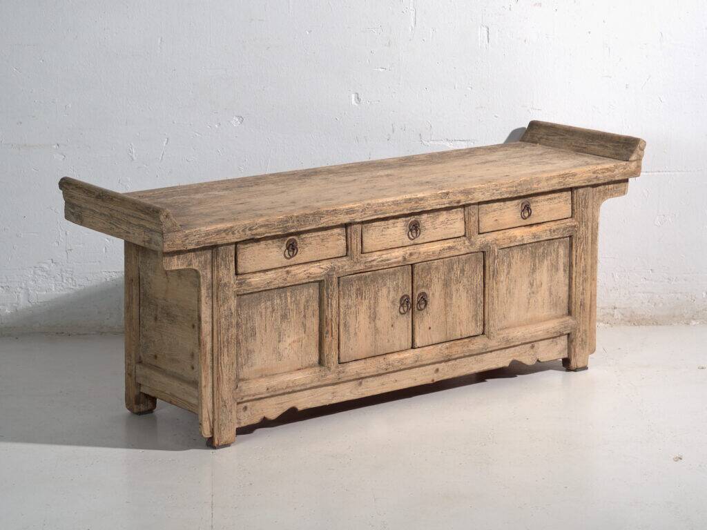Low altar table in elm with raised ends – China, circa 1950