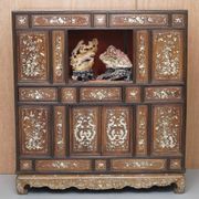 19th-century Chinese cabinet inlaid with mother-of-pearl