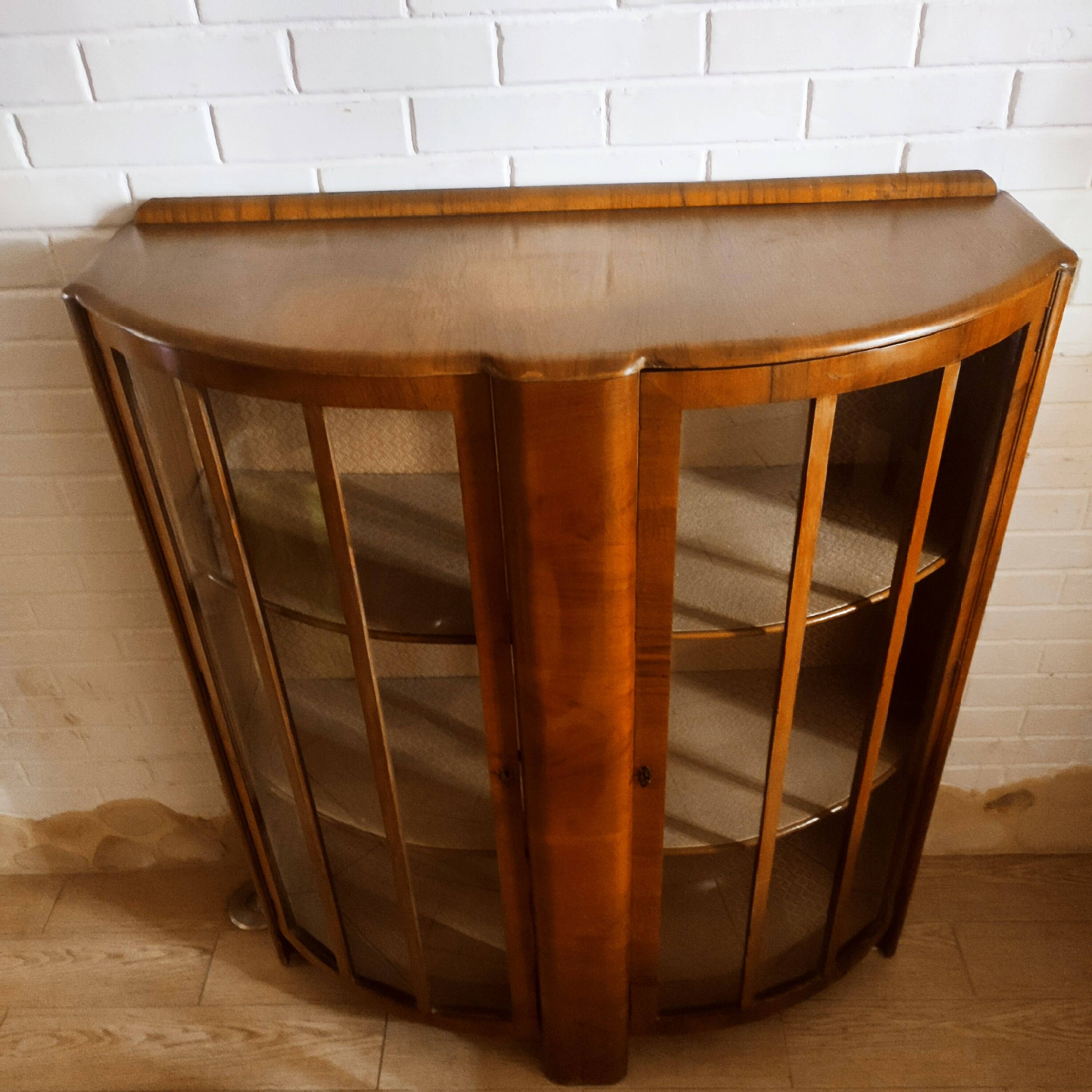 Vitrine art deco en noyer