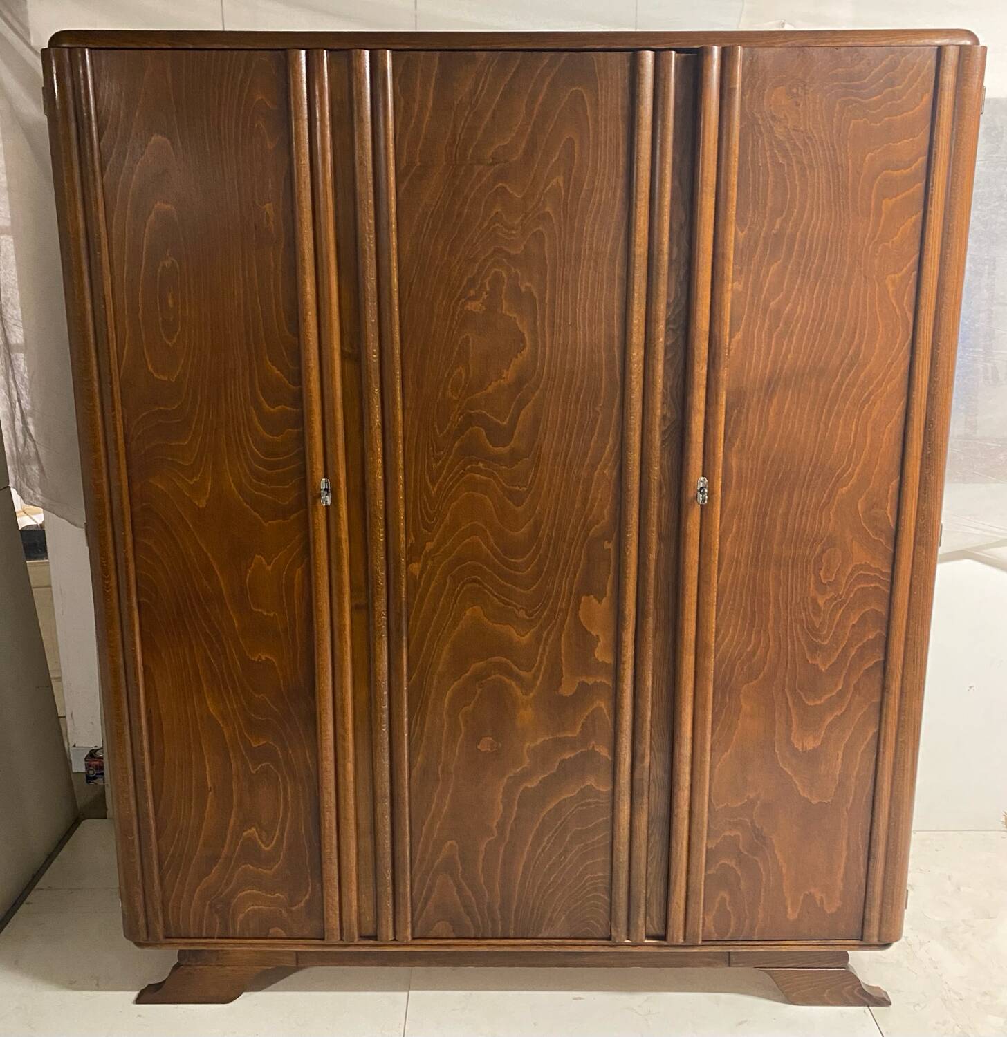 Vintage compass feet wardrobe from 1956