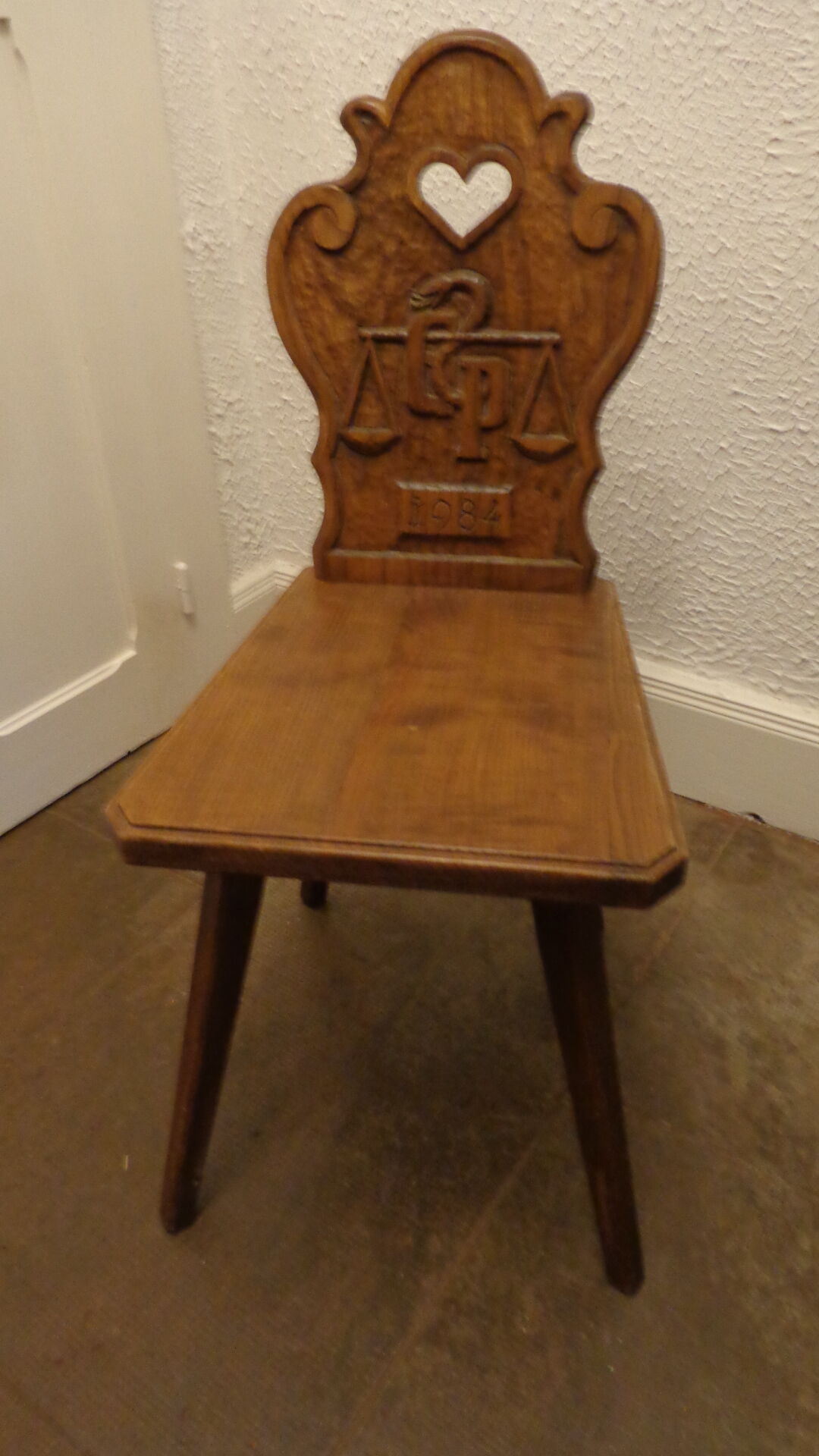 Chaise caducée pharmacie
