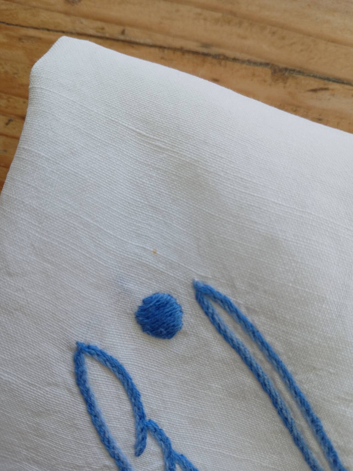 Embroidered sheet, blue swallow pattern, 88x170 cm