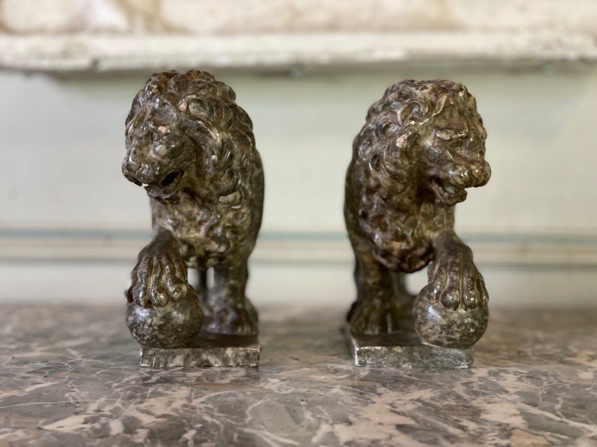 Pair of Medici lions in alabaster, Italy 19th century
