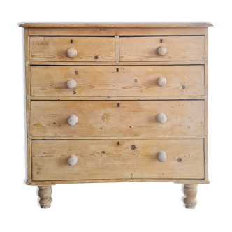 Old English style chest of drawers